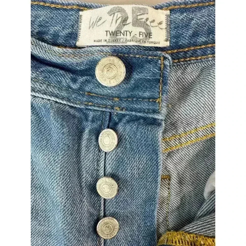 We The Free Size 25 Maggie Mid Rise Straight Leg Distressed Knee Holes Raw Hem - Picture 2 of 12